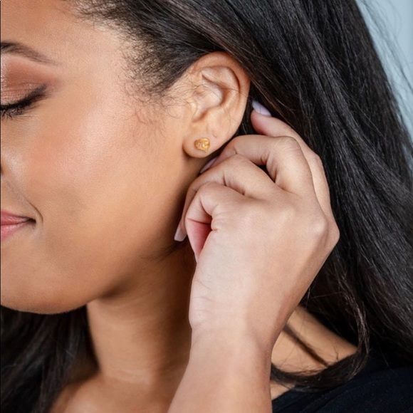 🆕 New Raw Rutile Quartz Crystal Stud Gemstone Earrings, gold posts - Picture 3 of 4